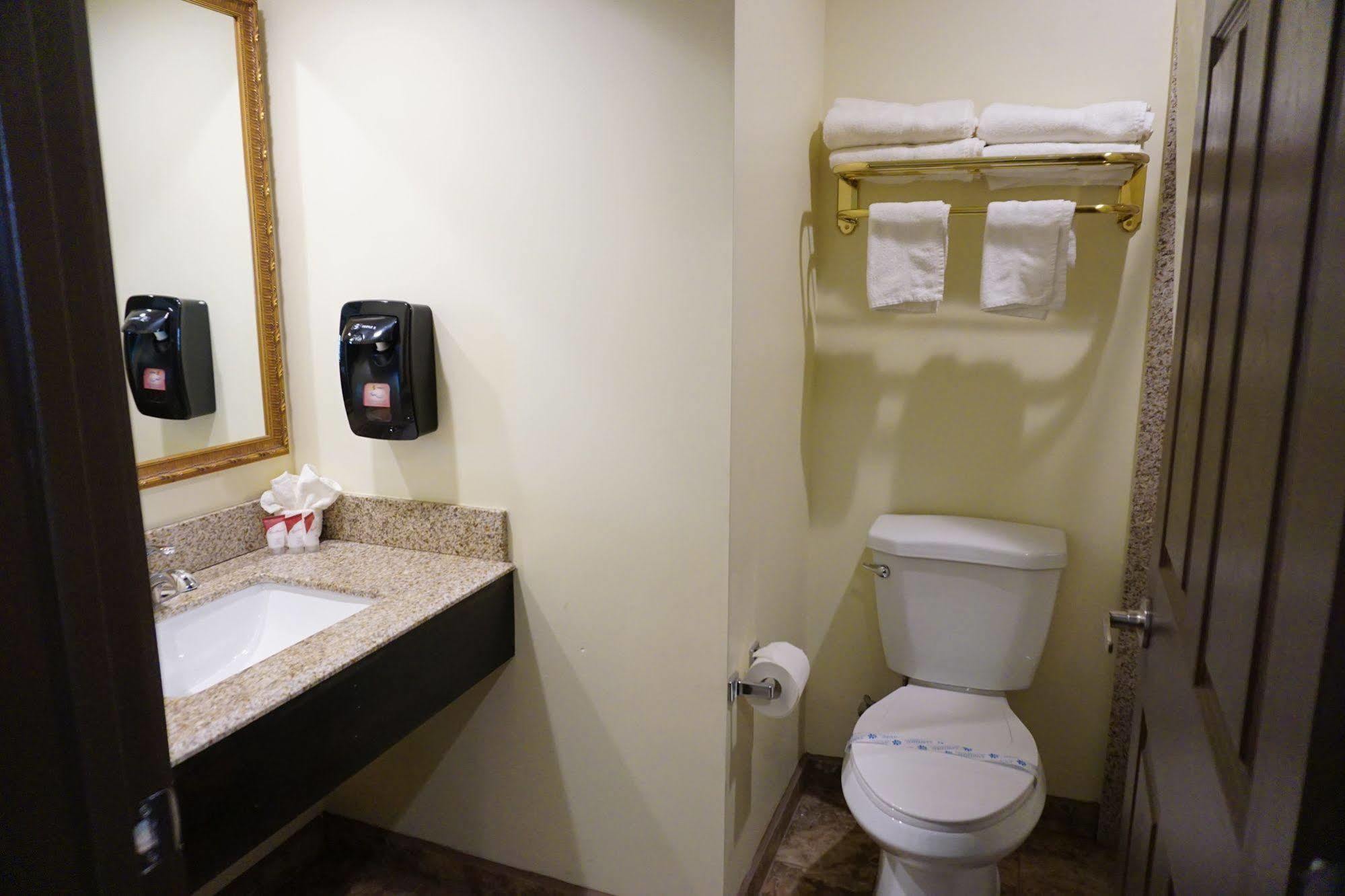 Tuscan Garden Inn Лос Анджелис Екстериор снимка