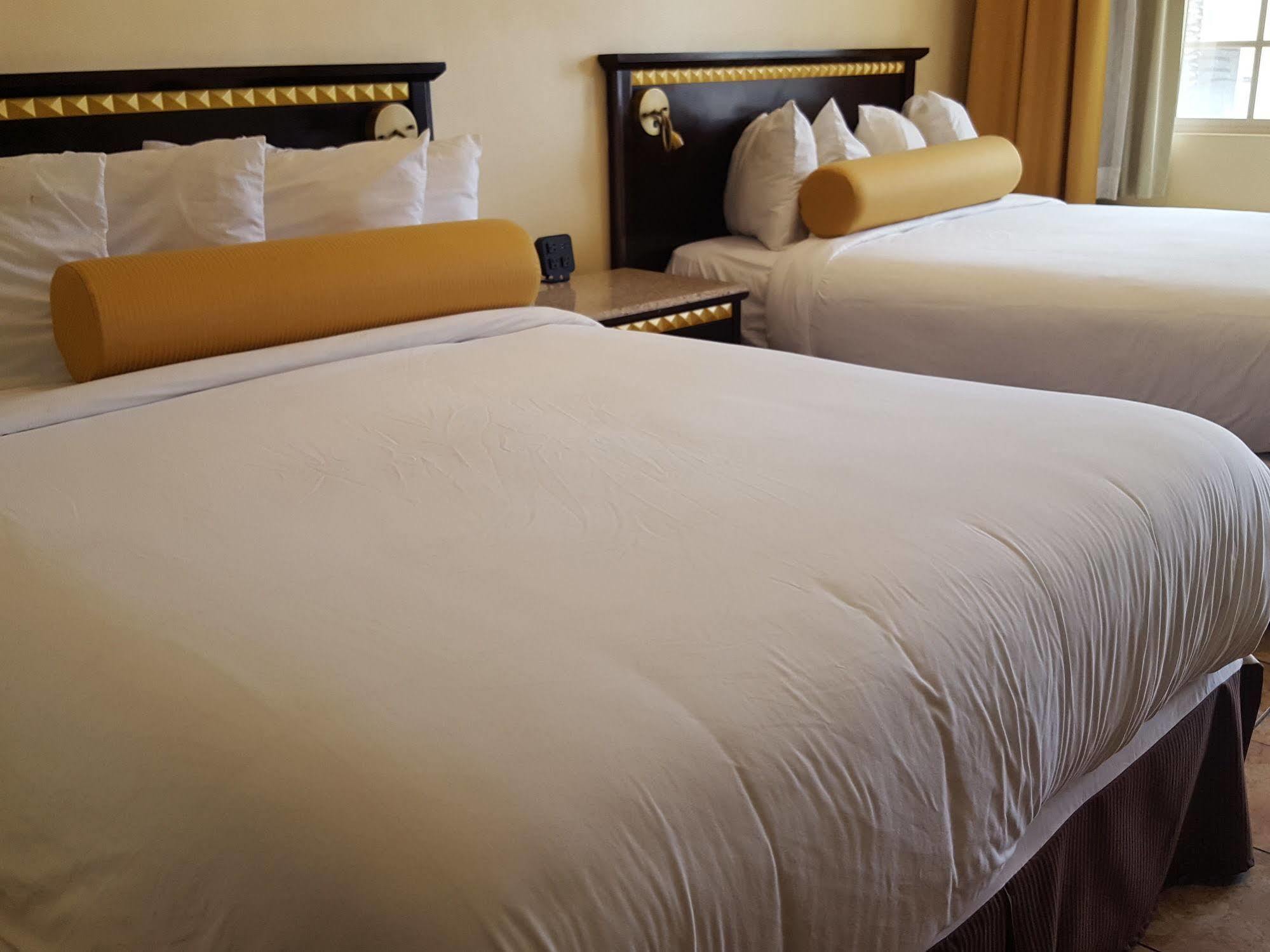 Tuscan Garden Inn Лос Анджелис Екстериор снимка