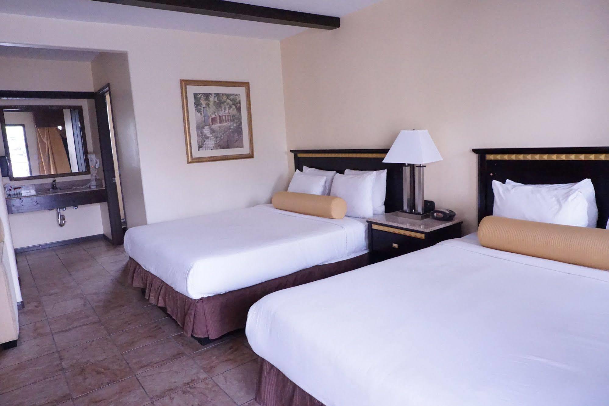 Tuscan Garden Inn Лос Анджелис Екстериор снимка